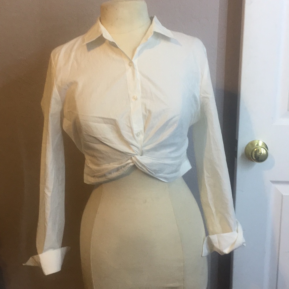 White long sleeve cropped top
